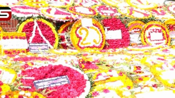 ভাষা শহীদদের প্রতি শ্রদ্ধা জানাতে সিলেটের কেন্দ্রীয় শহীদ মিনারে লাখো মানুষের ঢল