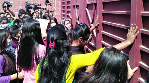 হঠাৎ ক্যাম্পাসে উত্তাপ