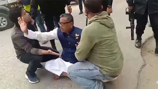 হরতালের সমর্থনে কাদের মির্জার মিছিল, পুলিশের লাঠিপেটা