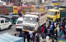 চৌহাট্টায় সংঘর্ষের জেরে পরিবহণ শ্রমিকদের ঢাকা-সিলেট মহাসড়ক অবরোধ