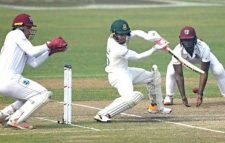 ‘ক্যাচ অনলে’ পুড়ল বাংলাদেশ