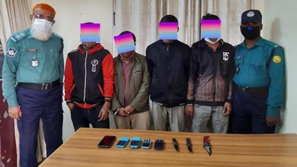 অটোরিকশায় ছিনতাই বেড়েছে, গ্রেপ্তার ৬