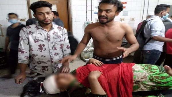 রাজধানীতে বাসায় ঢুকে মা-মেয়েসহ তিনজনকে কুপিয়ে জখম