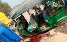 বাহুবলে ট্রাক ও সিএনজি অটোরিকশার সংঘর্ষে নিহত ১