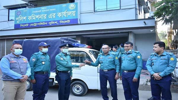 নতুন গাড়ি পেল এয়ারপোর্ট থানা ও বন্দরবাজার ফাঁড়ি
