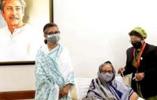 করোনাভাইরাসের টিকা নিলেন প্রধানমন্ত্রী