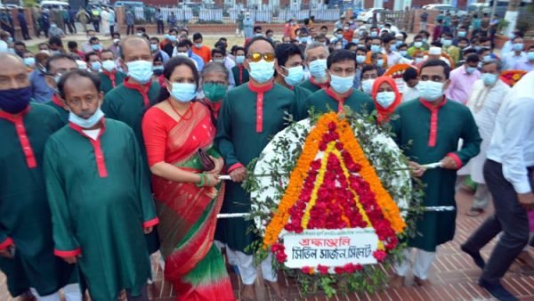 মহান স্বাধীনতা দিবসে সিভিল সার্জনের শ্রদ্ধাঞ্জলি