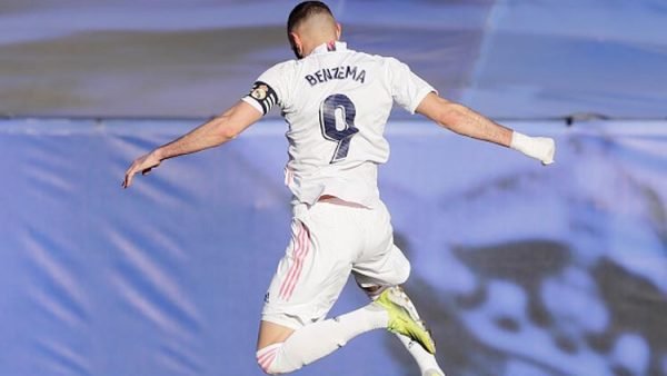 বেনজেমার জোড়া সাফল্যে জিদানের চওড়া হাসি