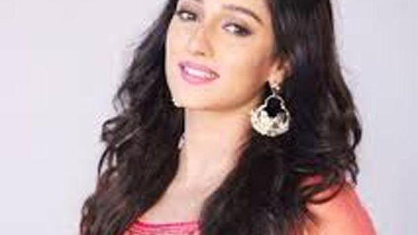 তৃণমূলে যোগ দিলেন অভিনেত্রী সায়ন্তিকা