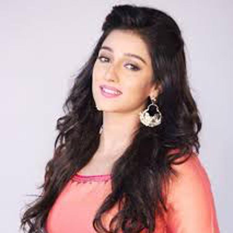 তৃণমূলে যোগ দিলেন অভিনেত্রী সায়ন্তিকা