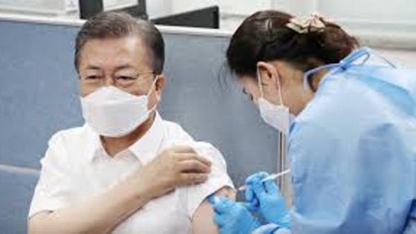 টিকা নিলেন দক্ষিণ কোরিয়ার প্রেসিডেন্ট