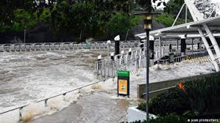 ৬০ বছরের মধ্যে ভয়াবহ বন্যার কবলে সিডনি