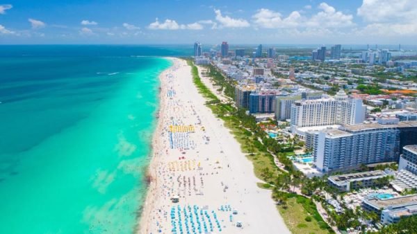 করোনা সংক্রমণ বাড়ায় মিয়ামি বিচে জরুরি কারফিউ