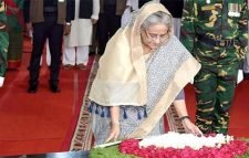 বঙ্গবন্ধুর প্রতিকৃতিতে প্রধানমন্ত্রীর শ্রদ্ধা