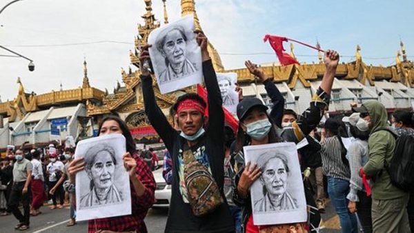 বিচ্ছিন্নতার মুখোমুখি মিয়ানমার