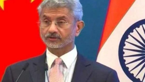 ঝটিকা সফরে ঢাকায় ভারতের পররাষ্ট্রমন্ত্রী