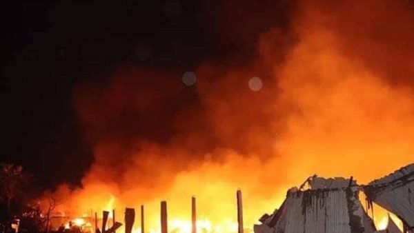 আগুনে পুড়ল গাজীপুরের ৮ কলোনির তিনশ বসতঘর