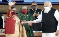 বঙ্গবন্ধুর ‘গান্ধী পুরস্কার’ গ্রহণ করলেন শেখ রেহানা