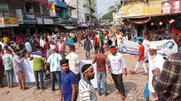 অটোরিকশাচালক হত্যা : কমলগঞ্জে সড়ক অবরোধ