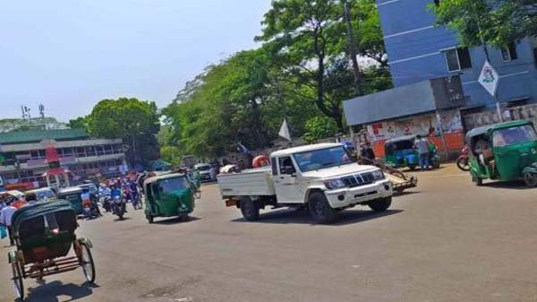 সিলেটে দোকানপাট বন্ধ থাকলেও যানচলাচল স্বাভাবিক