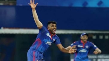 পরিবারের পাশে থাকতে আইপিএল ছাড়লেন অশ্বিন