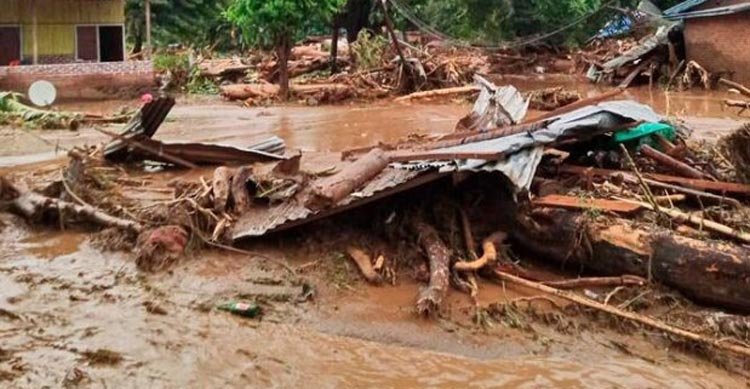 ইন্দোনেশিয়া ও পূর্ব তিমুরে বন্যায় মৃতের সংখ্যা ১৫০ ছাড়িয়েছে