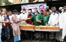 আসাদ উদ্দিনের উদ্যোগে দুস্থ ও অসহায়দের মাঝে ইফতার বিতরণ