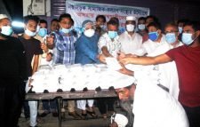 নয়াসড়ক সামাজিক কল্যাণ সংস্থার সেহরি বিতরণ