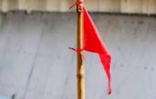 করোনা পজিটিভ হলে বাড়িতে লাল পতাকা উড়াতে হবে