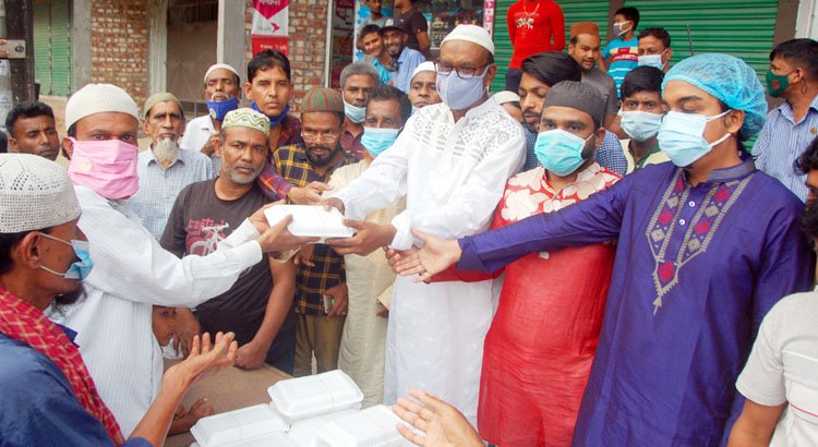 সুবিধা বঞ্চিতদের মাঝে তেররতন এলাকায় ইফতার বিতরণ