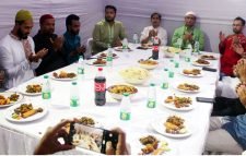 মক্তব খানায় এতিমদের মাঝে ইফতার বিতরণ ও দোয়া মাহফিল