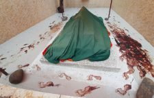 সিলেট নগরীর আমিন শাহ’র মাজারে রক্ত কেন?