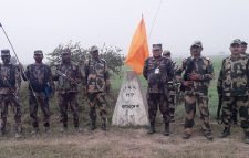 আটক বাংলাদেশীকে ফেরত দিয়েছে বিএসএফ