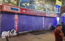 বারুতখানা গোল্ডেন ফেব্রিকসে ক্রেতাকে মারধর, থানায় অভিযোগ