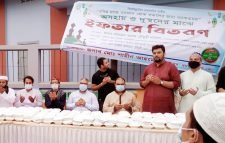 সিলেটে দুস্থ ও অসহায় মানুষের মাঝে ইফতার বিতরণ