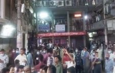 সিলেটের শুকরিয়া মার্কেট বন্ধ করলো জেলা প্রশাসন, ব্যবসায়ীদের বিক্ষোভ