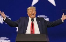 ফেসবুক, ইনস্টাগ্রামে ২ বছরের জন্য নিষিদ্ধ ট্রাম্প