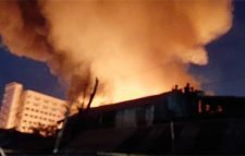 মহাখালীর সাততলা বস্তিতে ভয়াবহ আগুন, পুড়লো সহস্রাধিক ঘর