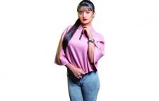 বন্ধ হয়ে যায় বিদ্যুৎ, গায়ে হাত তোলা হয় পরীমনির