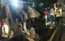 ট্রাক-মাইক্রোবাসের মুখোমুখি সংঘর্ষে নারী ও শিশুসহ নিহত ৫