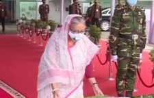 প্রতিষ্ঠাবার্ষিকীতে বঙ্গবন্ধুর প্রতিকৃতিতে প্রধানমন্ত্রীর শ্রদ্ধা