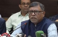 শুধু টিকা দিয়েই করোনা নিয়ন্ত্রণ সম্ভব না