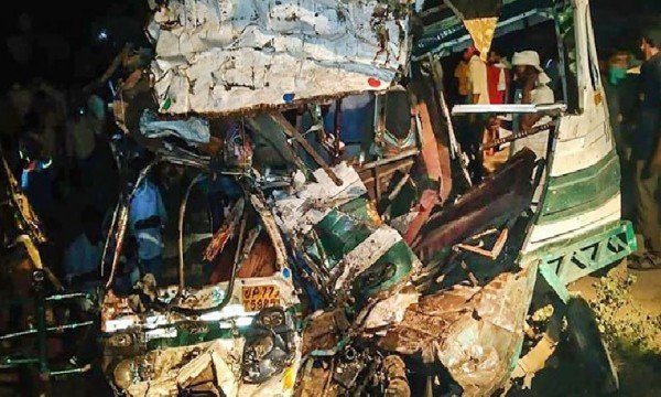 ভারতে বাস দুর্ঘটনায় নিহত ১৭