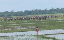 গোয়াইনঘাটে মুখোমুখি দুইপক্ষ, পুলিশের ফাঁকা গুলি