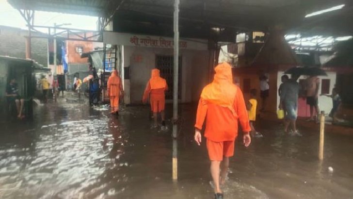 মুম্বাইয়ে ভেঙে গেল দুই বাড়ি, নিহত ১৫