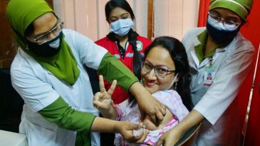 সারাদেশে আবারও প্রথম ডোজের টিকা দেওয়া শুরু
