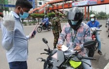 লকডাউনের দ্বিতীয় দিনে ঢাকায় গ্রেপ্তার ৩২০