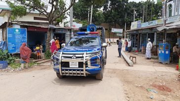 ব্রাজিল-আর্জেন্টিনা সমর্থকদের সতর্ক করতে ব্রাহ্মণবাড়িয়ায় পুলিশের মাইকিং