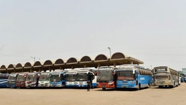 বৃহস্পতিবার থেকে চলবে গণপরিবহন