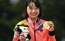 অলিম্পিকসের ৮৫ বছরে সবচেয়ে কমবয়সী স্বর্ণজয়ী মোমিজি